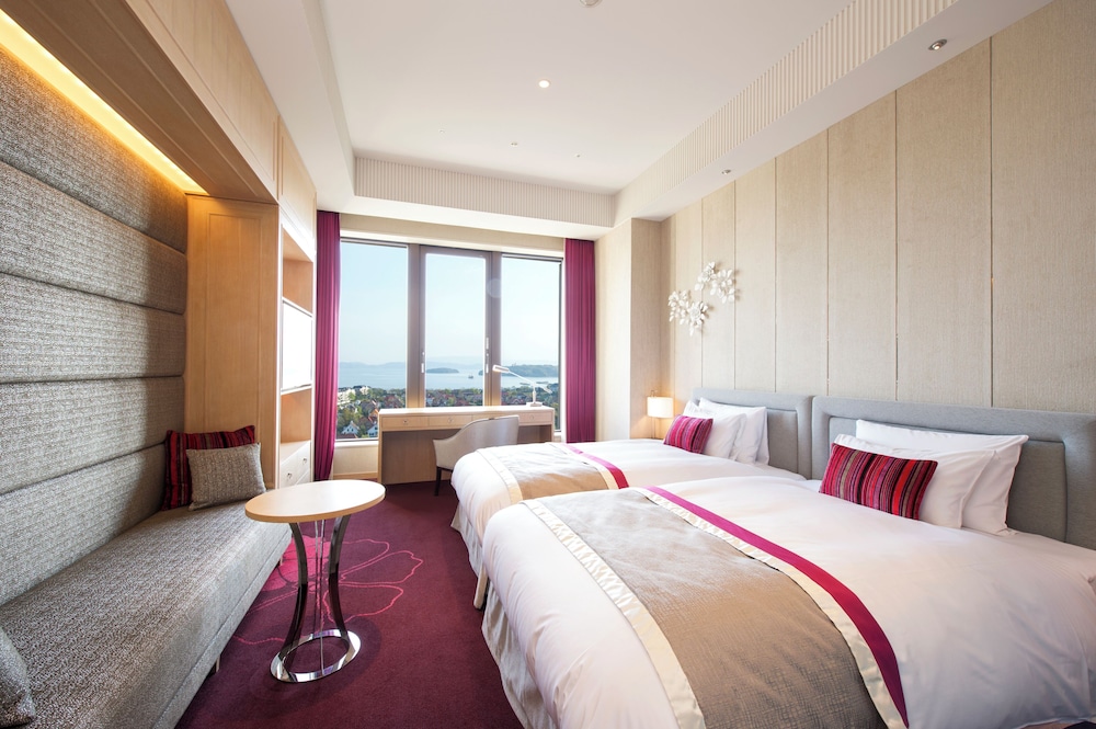 DESIGNER, PREMIUM, TWIN BEDS, PARK VIEW