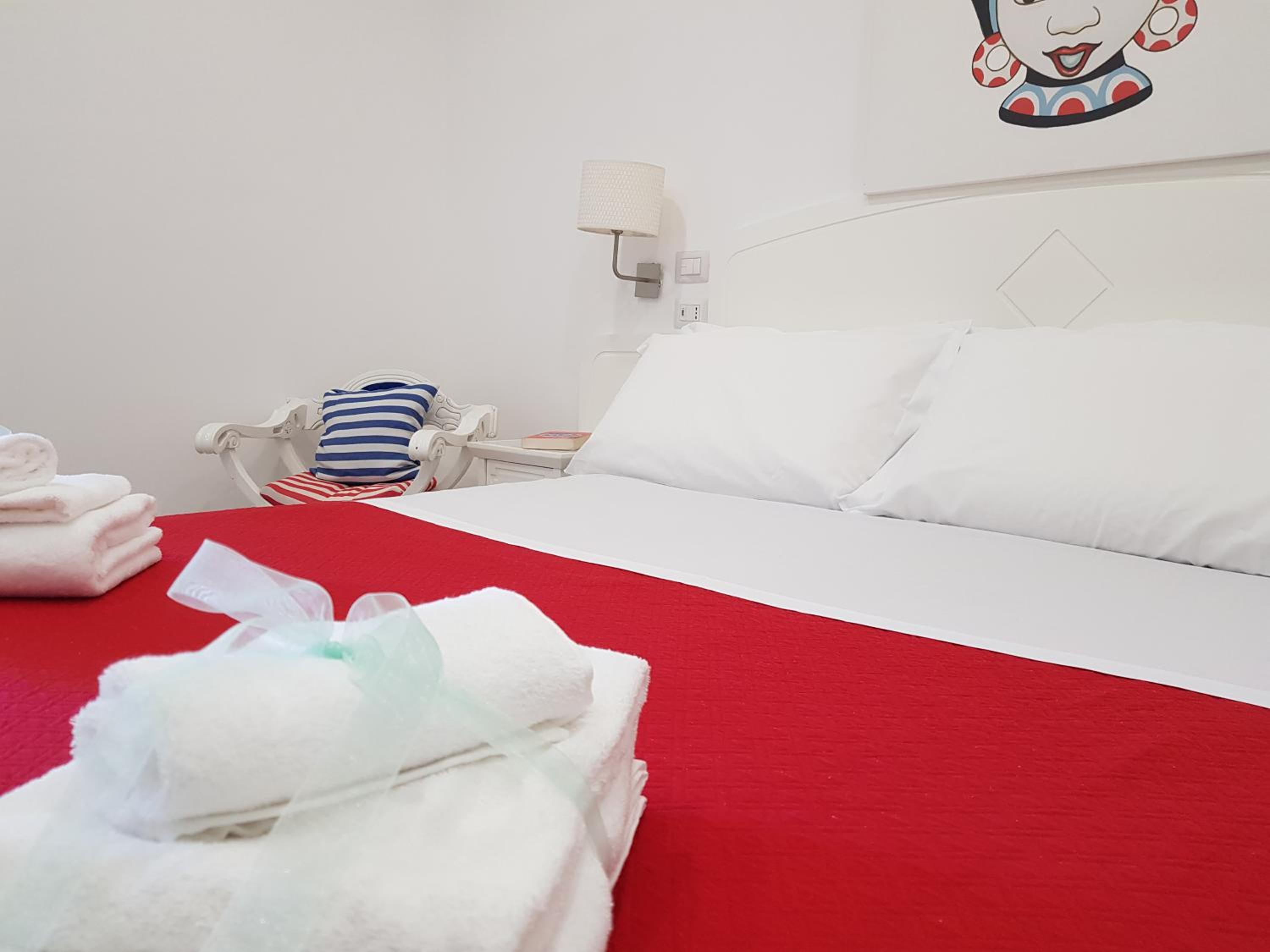 ROOM, DOUBLE BED, JETTED TUB
