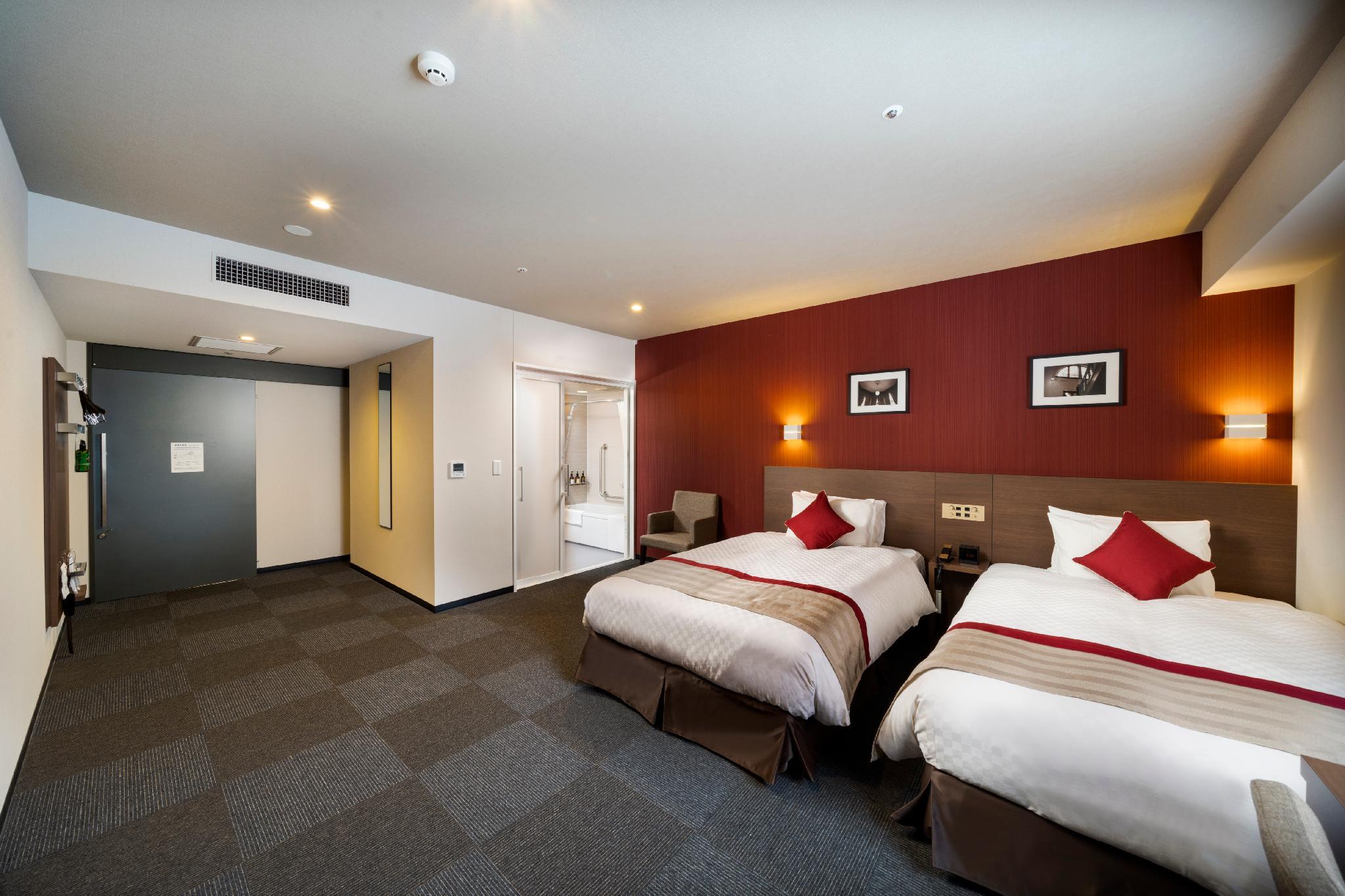 Deluxe, Twin Beds, Bath and Shower, Accessible