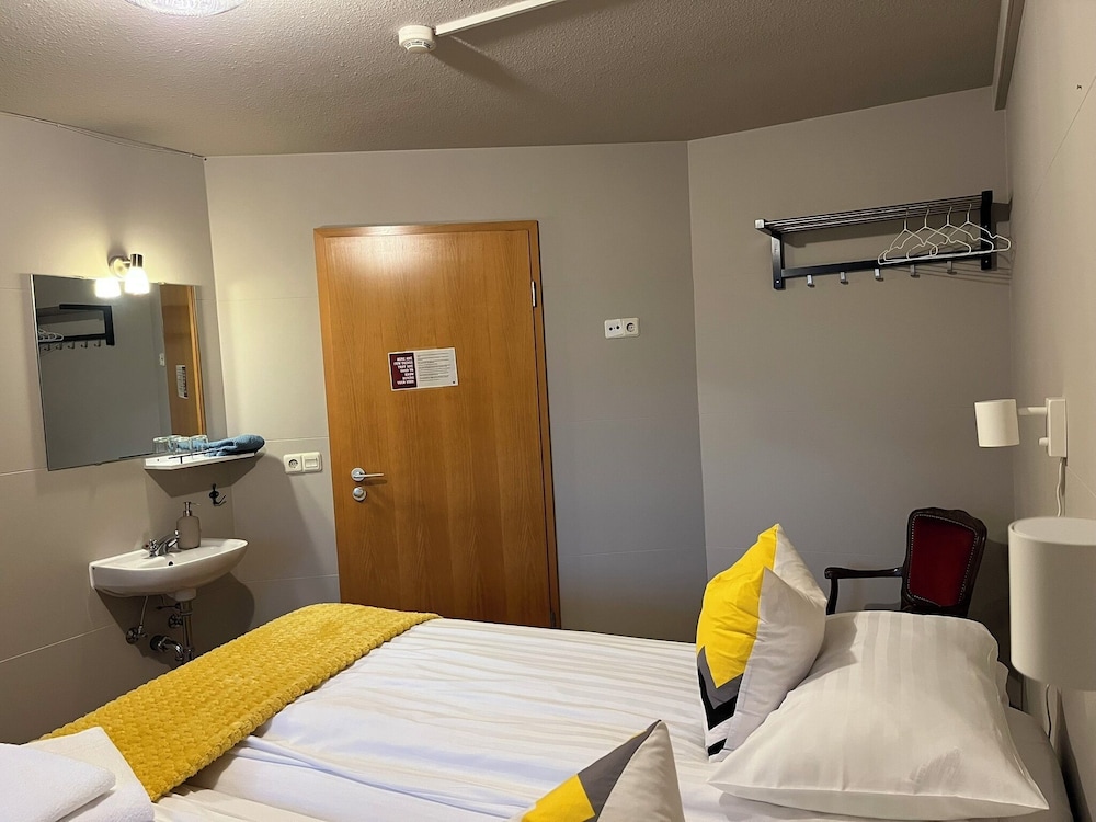 Guesthouse Hvammur 20/50