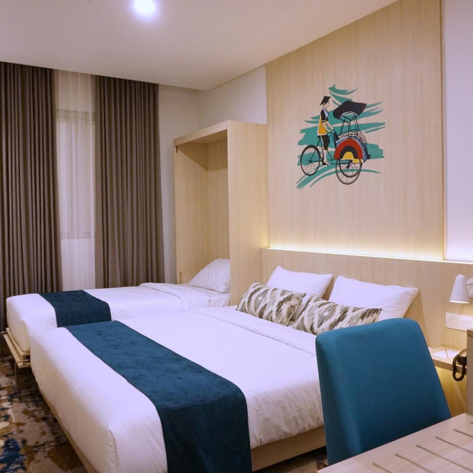 Deluxe, Murphy Bed, with View