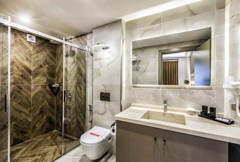 Ayramin Deluxe Hotel 77/78