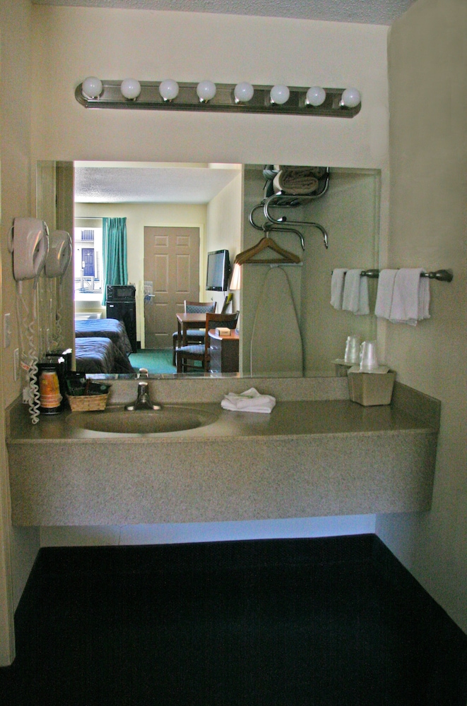Branson Waterpark Hotel 7/53