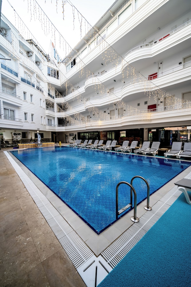 Club Efes Otel 28/49