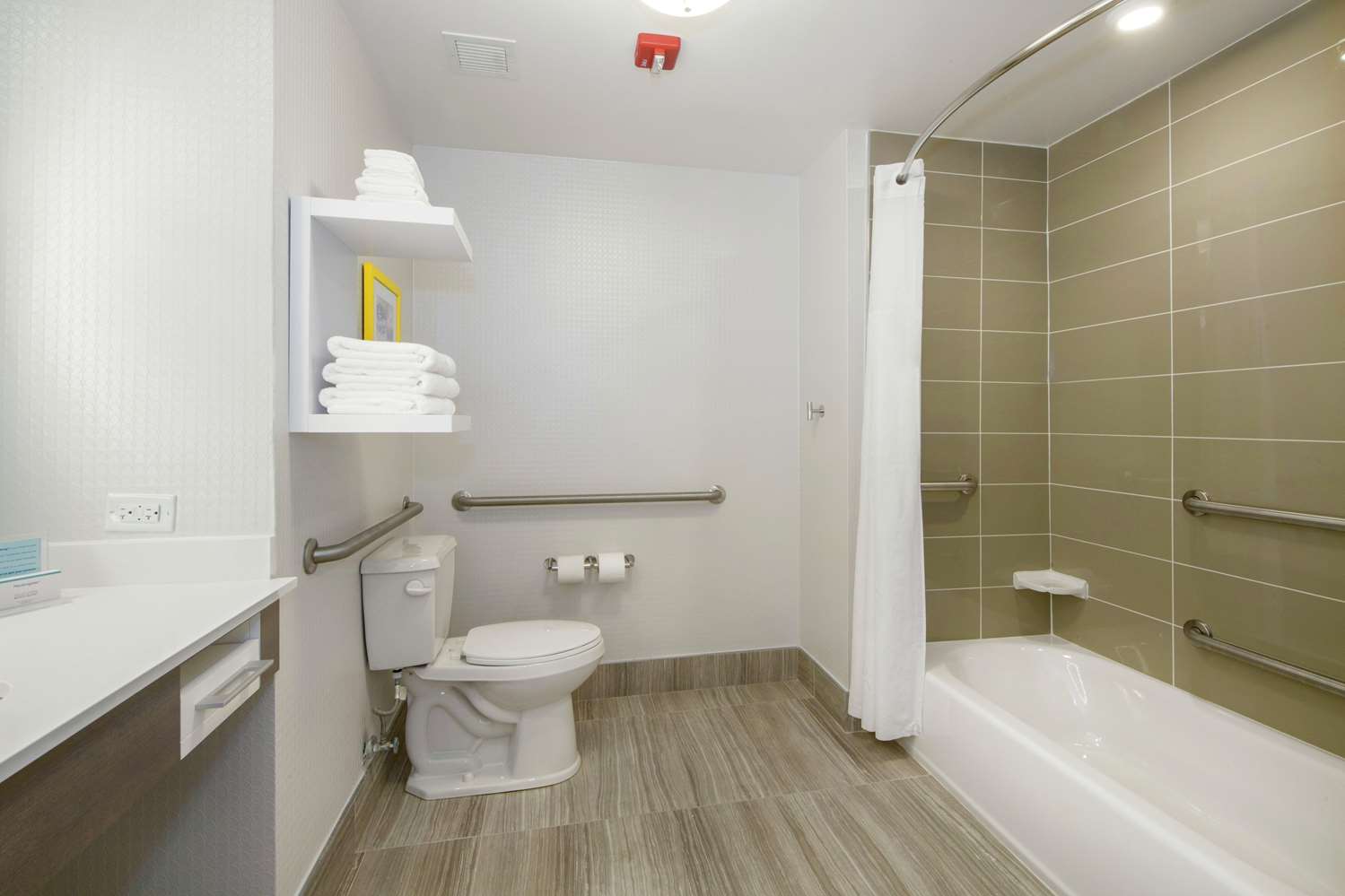 ROOM, 2 QUEEN BEDS, ACCESSIBLE