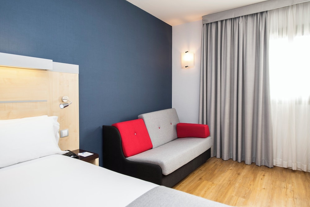 غرفة قياسية بسرير كوين مع أريكة، Holiday Inn Express Sant Cugat 7/9