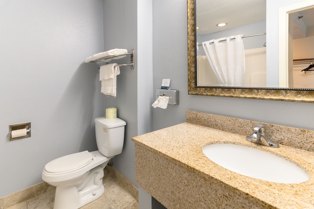 Quality Inn Bourne - Cape Cod 8/25