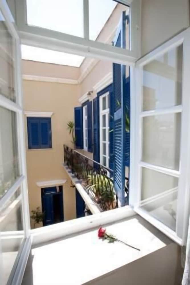 Pandora Suites 4/58