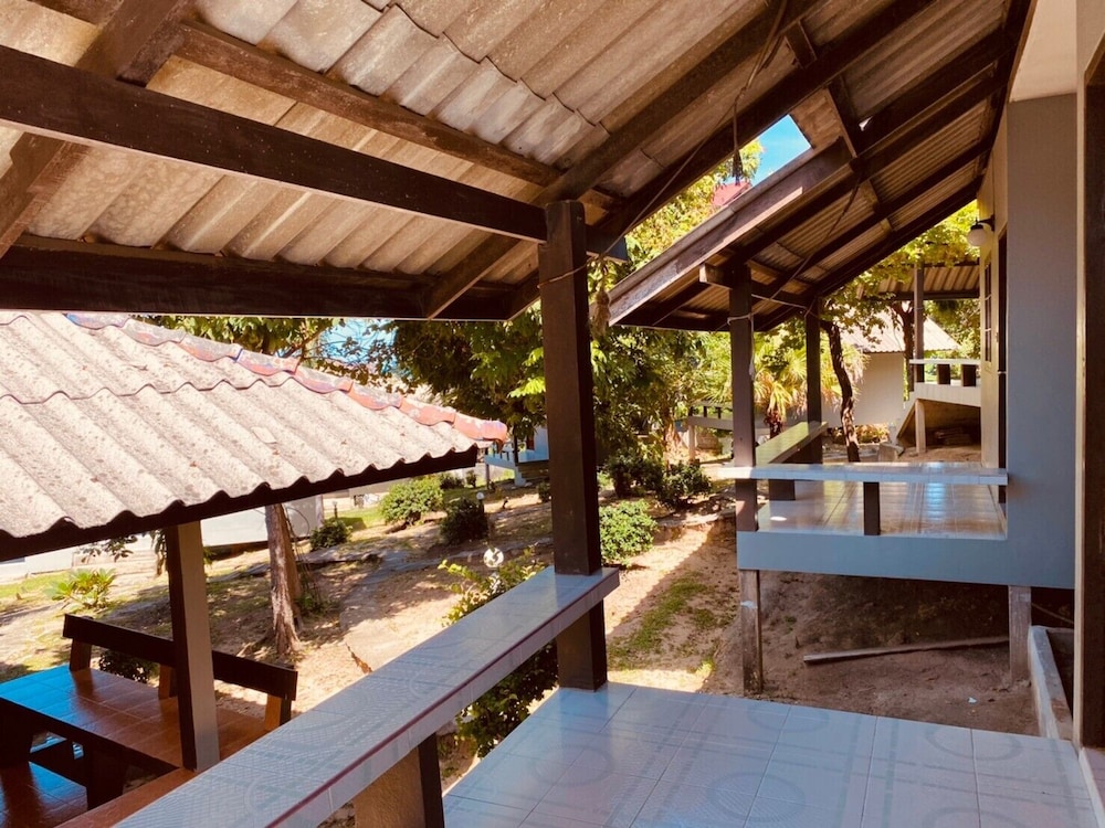Phupha Bungalow 28/48