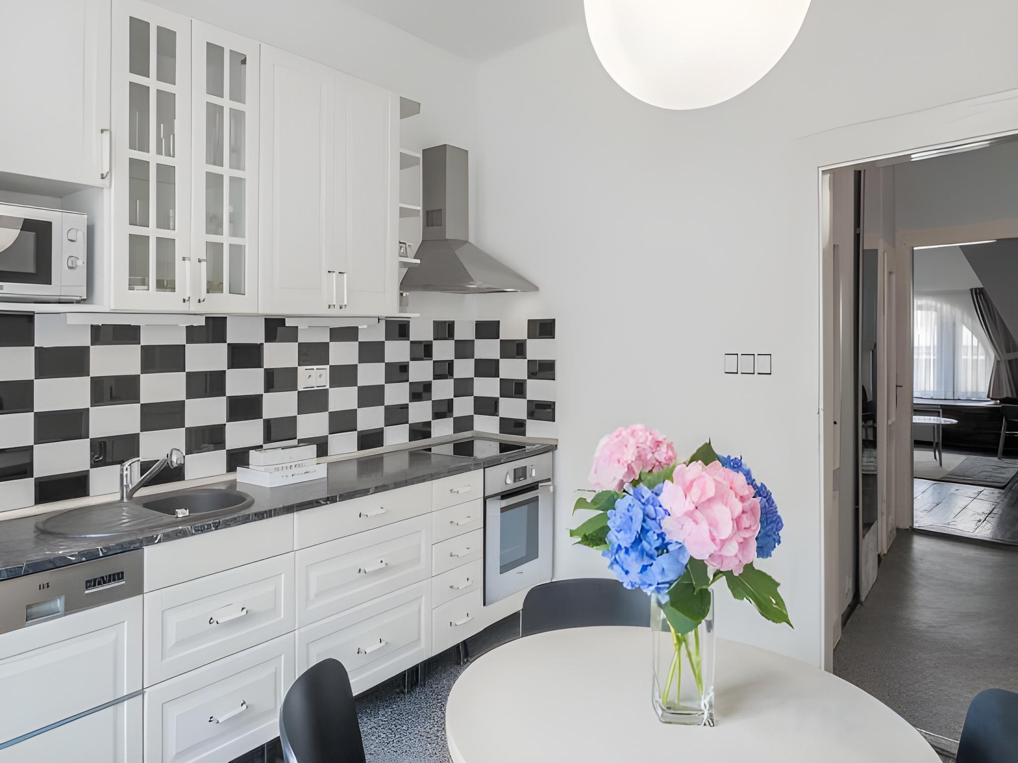 Mordecai 12 Apartments by Adrez Living 18/27