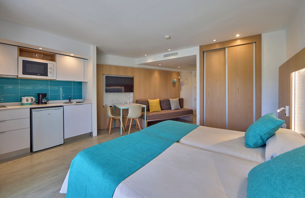Universal Aparthotel Elisa 21/81