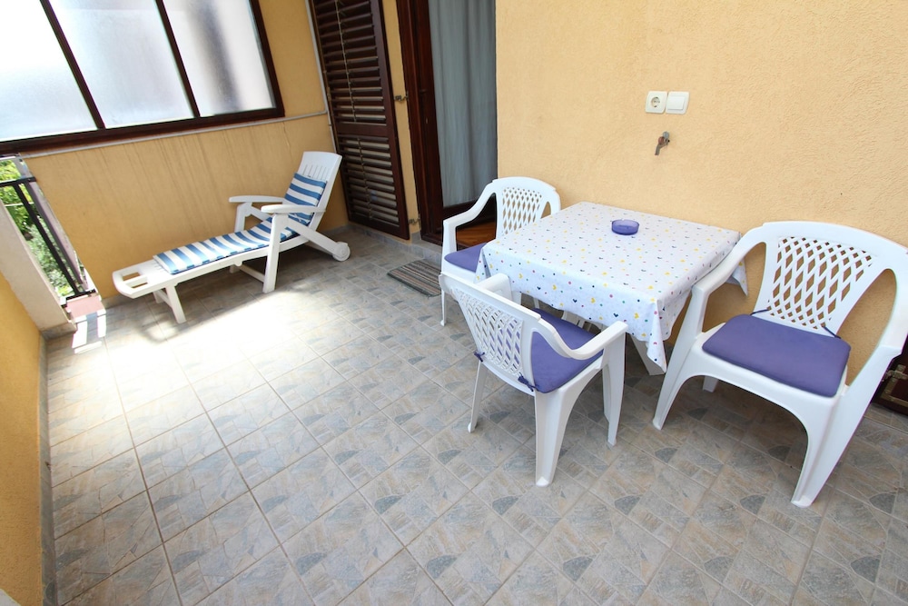 APARTMENTS LORA 30/66