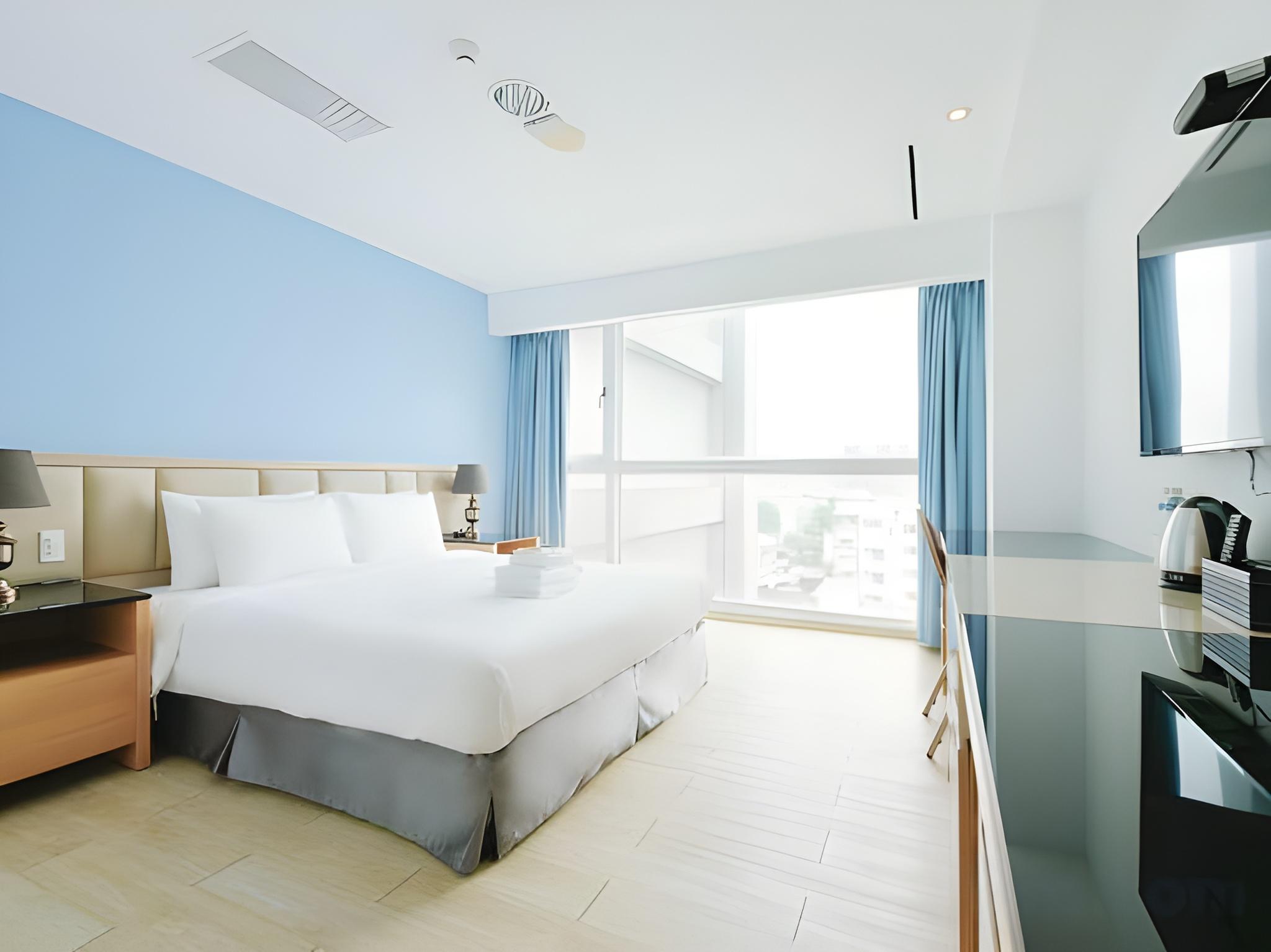 Superior, Queen Bed
