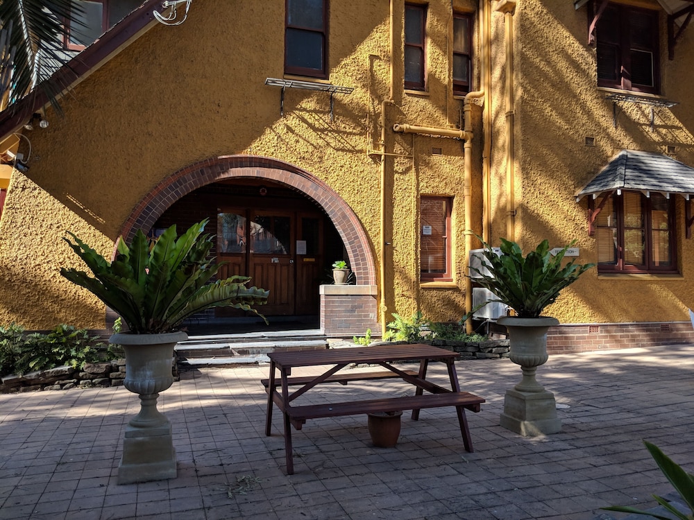 BURWOOD BED AND BREAKFAST 33/47
