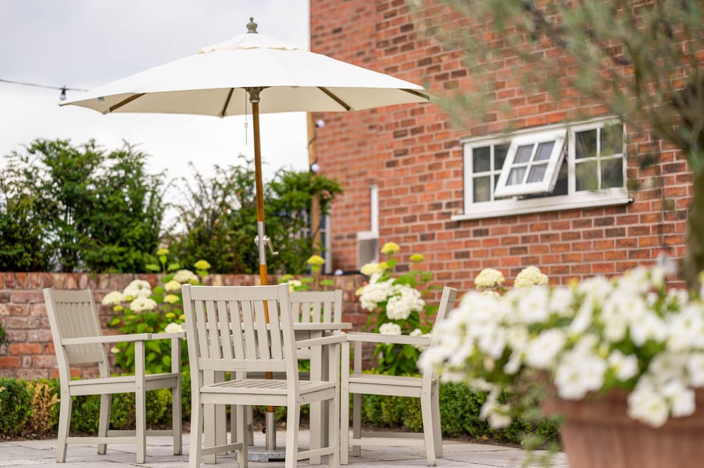 Manor House Hotel 38/48