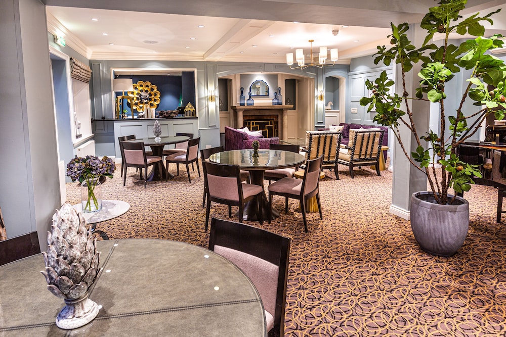 Hogarths Hotel 44/62