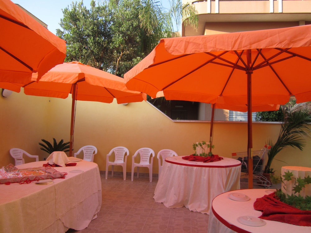 Sammartano Hotel 24/56