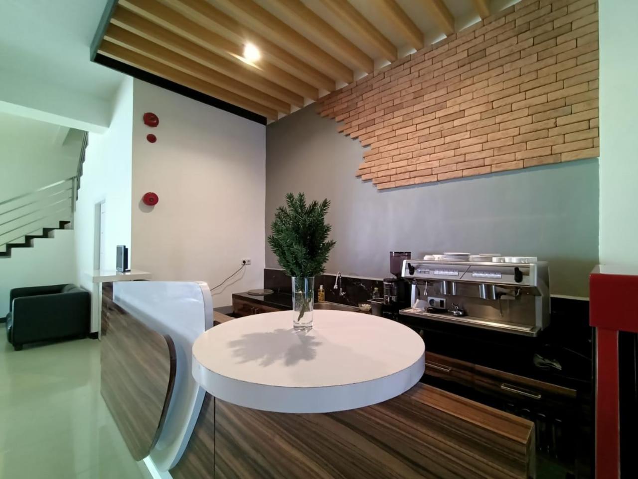 Front One Green Boutique Hotel Abepura 31/31