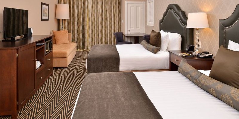 Majestic Inn & Spa 79/80