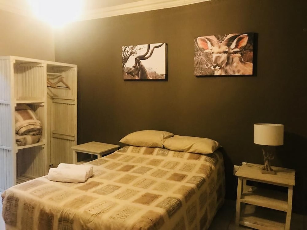 Chinaka Game Lodge 5/25