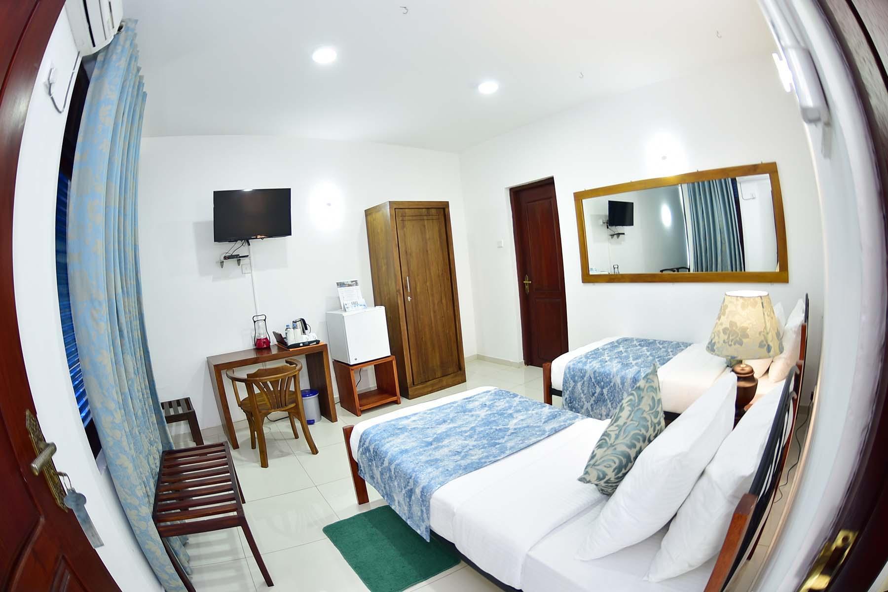 Deluxe, Twin Beds