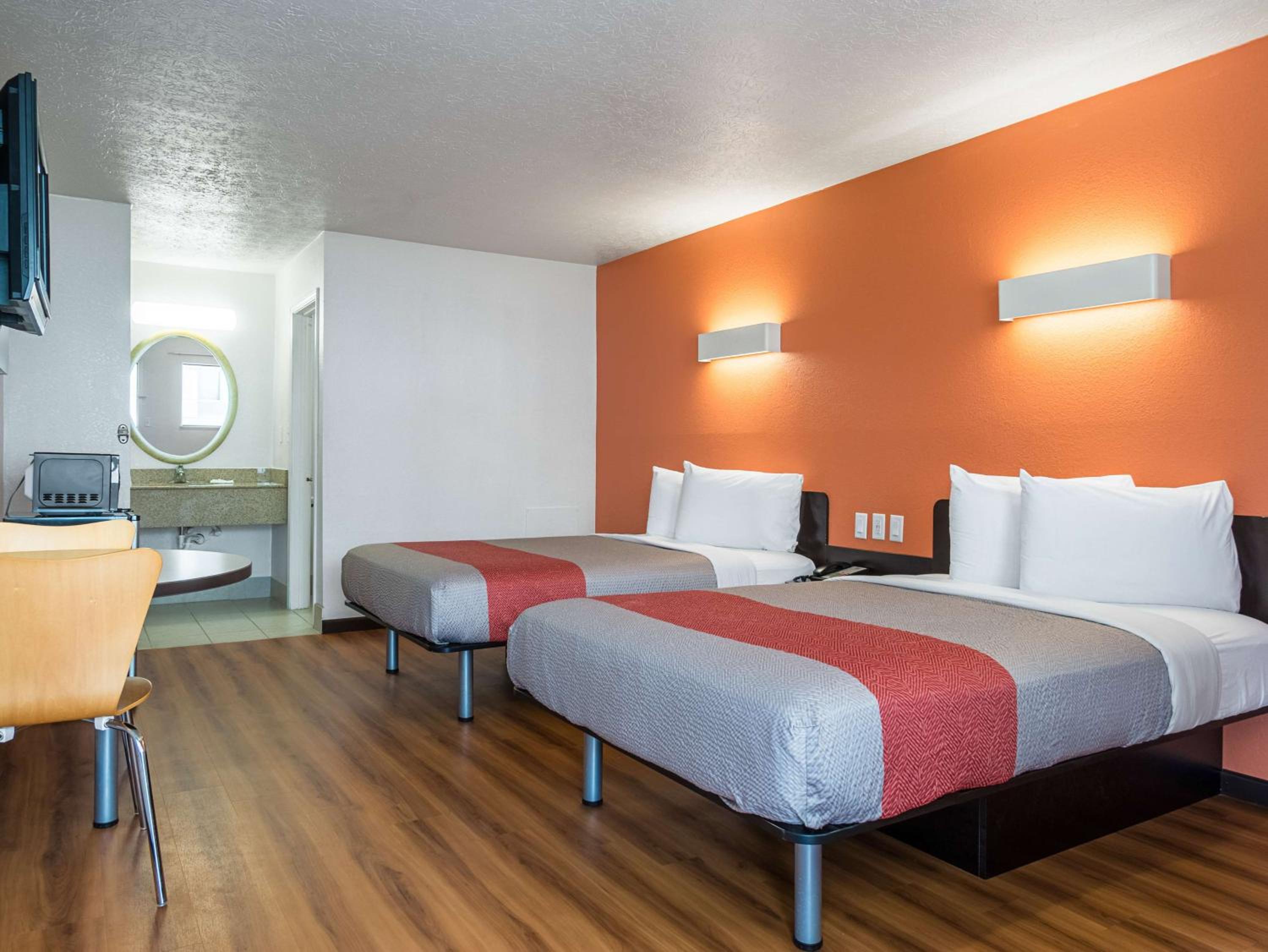 غرفة رباعية للمدخنين، Motel6 Columbus, OH - OSU 2/6
