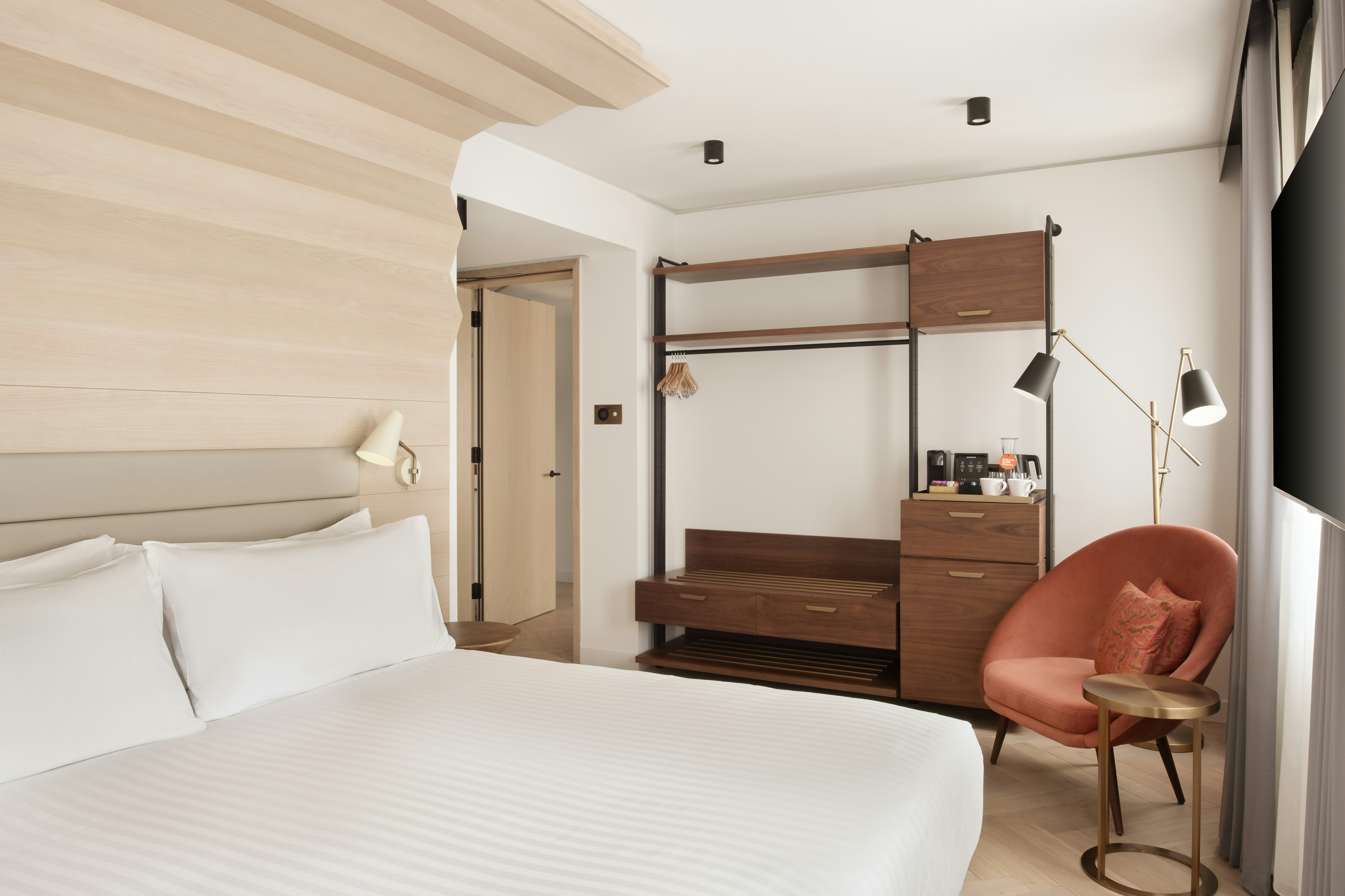 JUNIOR SUITE, KING BED, ACCESSIBLE