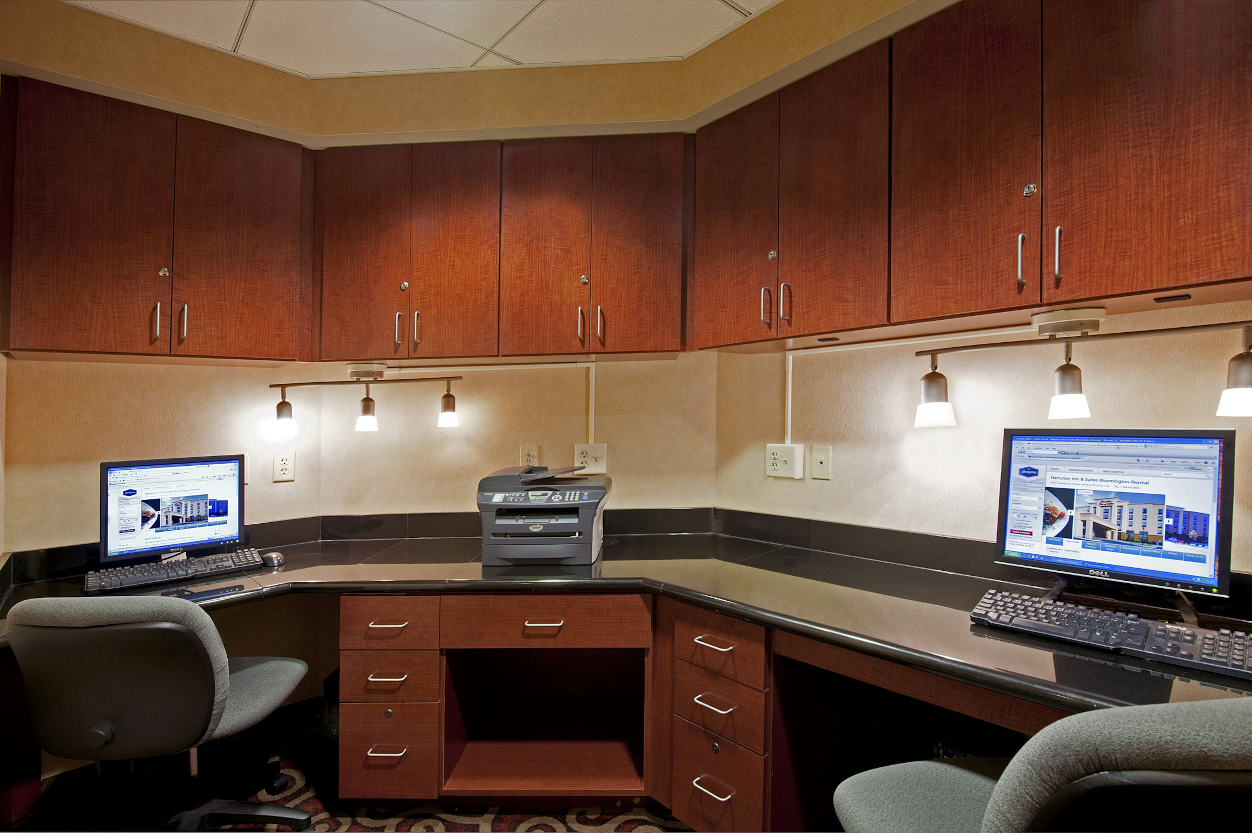 Hampton Inn Suites Bloomington Normal 38/48