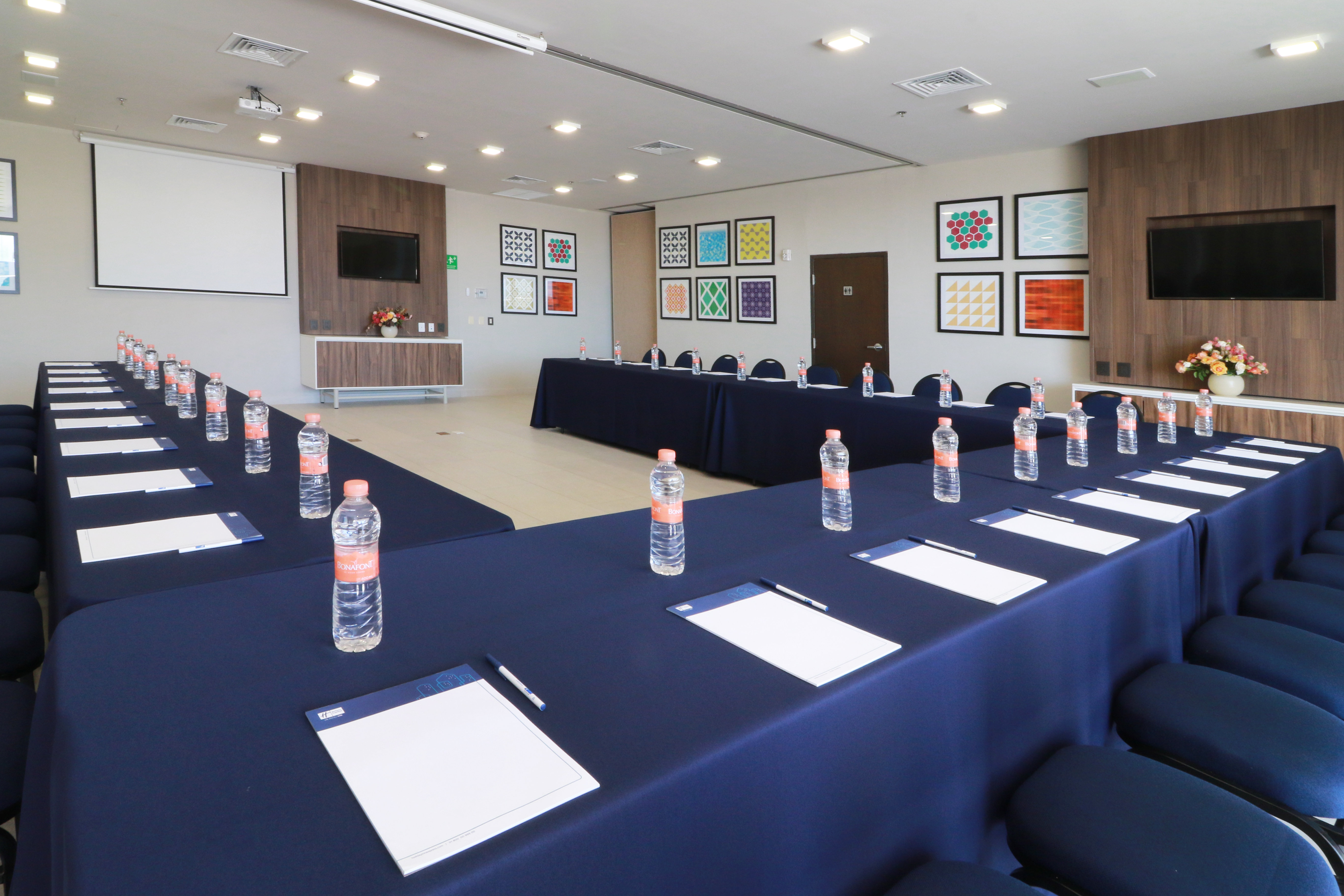 Holiday Inn Express And Suites Playa Del Carmen 58/74
