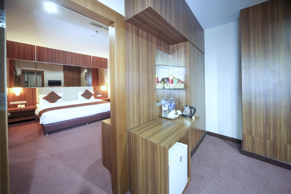 New Hollywood Pekanbaru 30/58
