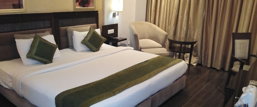 Hotel Western Court Panchkula 25/50