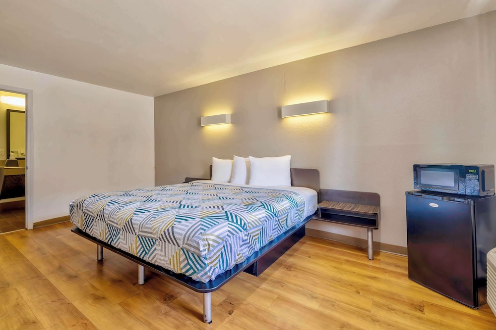 Motel6 Bryan, TX - College Station 33/67