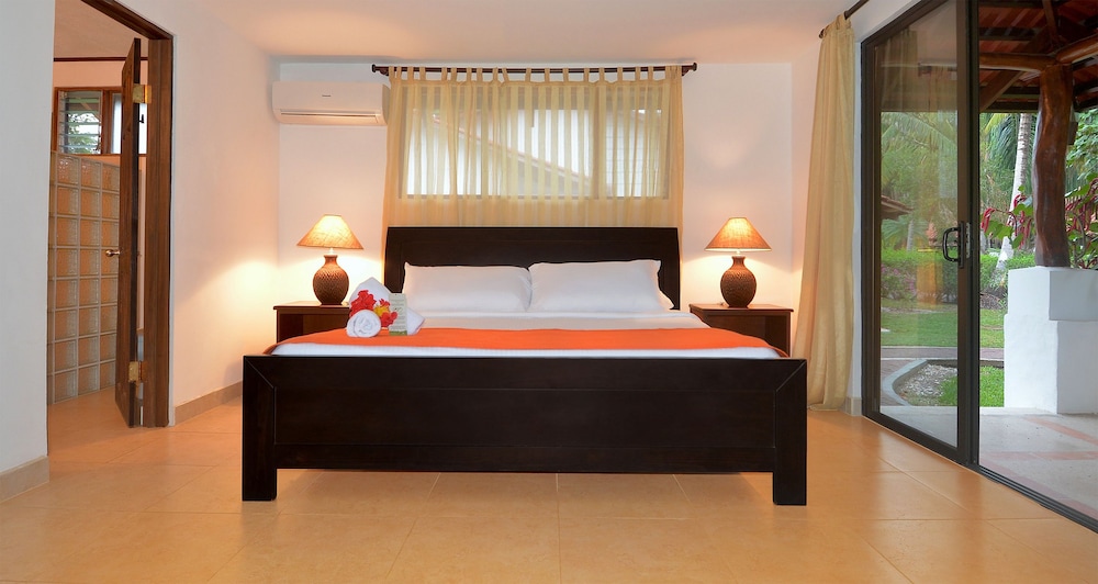 3 BEDROOMS, LUXURY, VILLA, BEACH FRONT