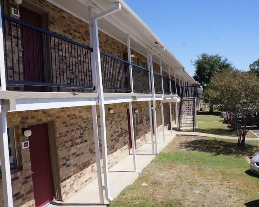 Ranch House Inn and Suites 2/28