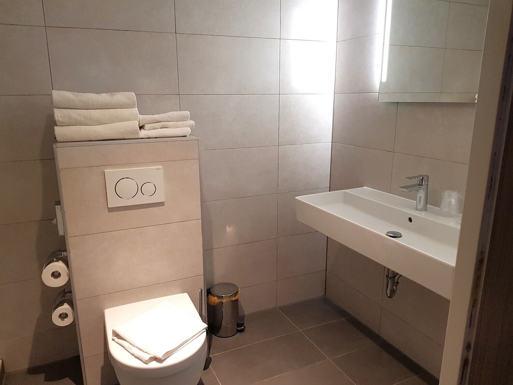 Semi Basement, Triple, 3 Beds، XO Hotels City Centre 4/5
