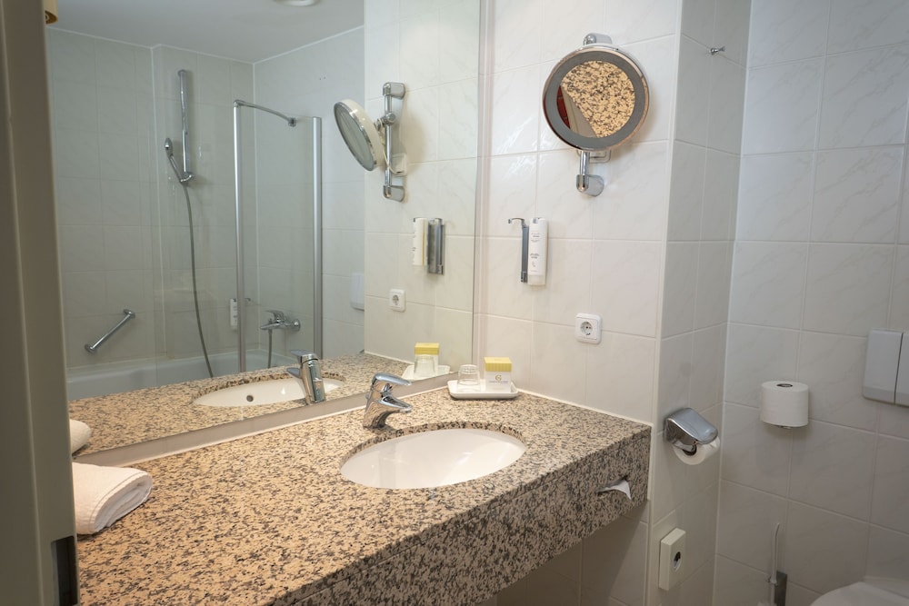 Atomis Hotel Munich Airport by Mercure 47/50