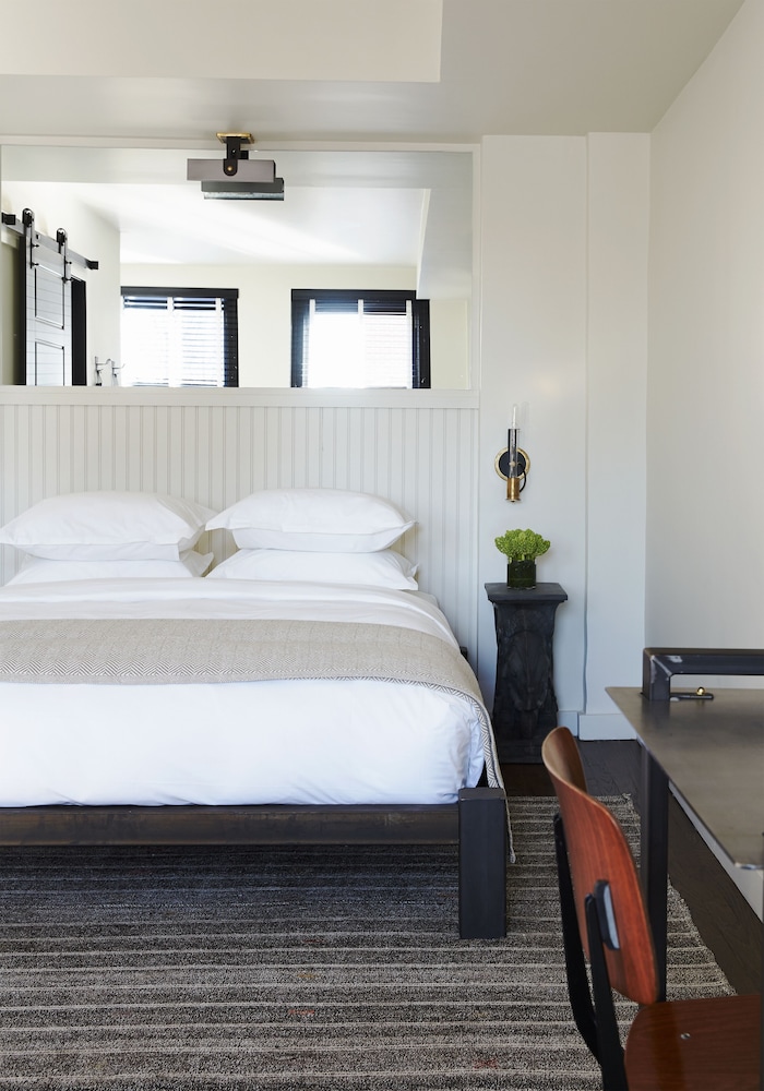 Neptune, an Ash Hotel 20/48