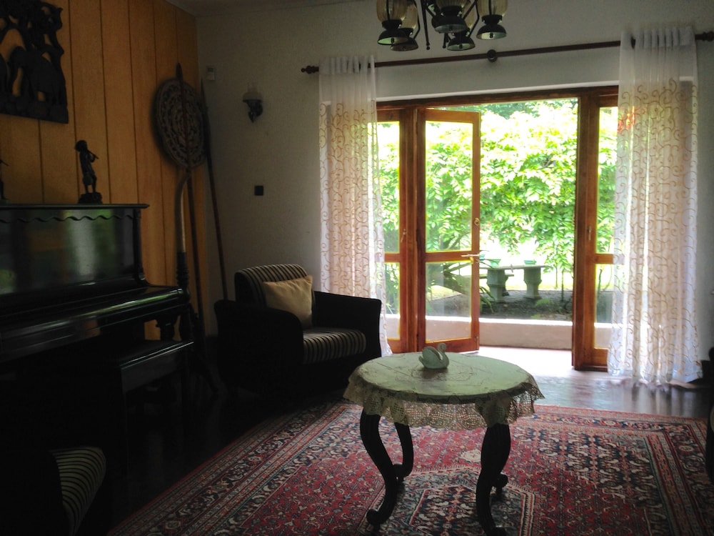 Yalegoda Walauwa Homestay 30/50