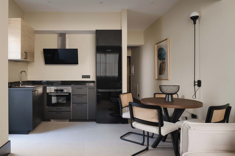 Blue Marina Suites 28/43