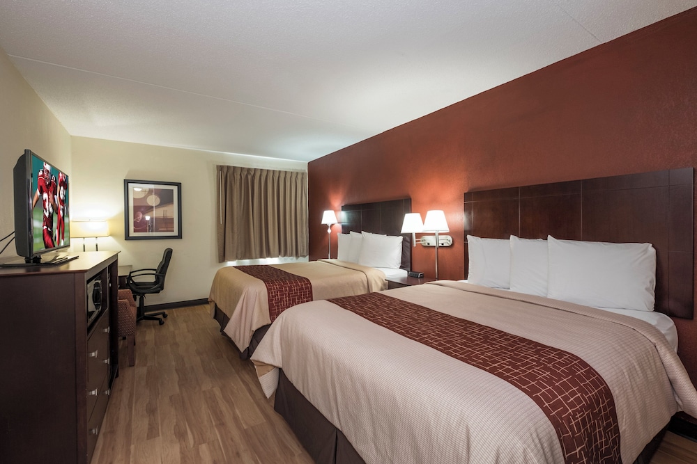Red Roof Inn and Suites Cincinnati North Mason 7/28