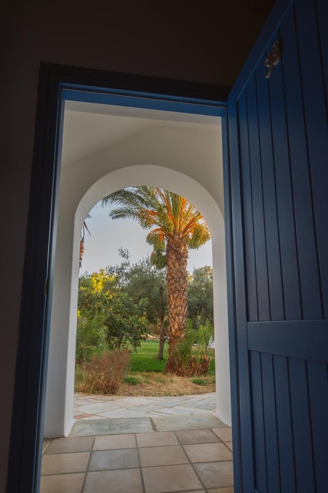 FAR OUT VILLAGE 10/53