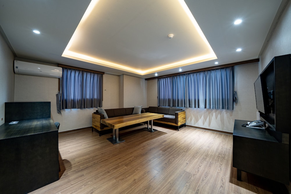 I-Check Hyunjin Hotel 52/67