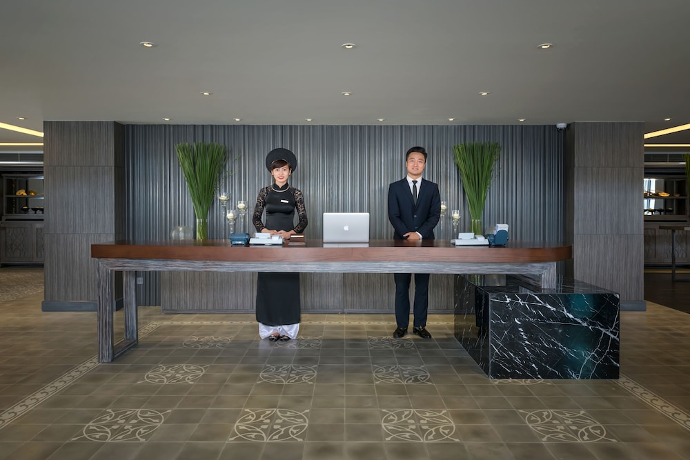 Paradise Suites Hotel 10/66