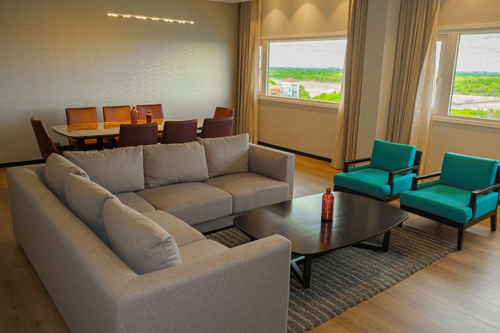 Radisson Hotel Santa Cruz 37/63