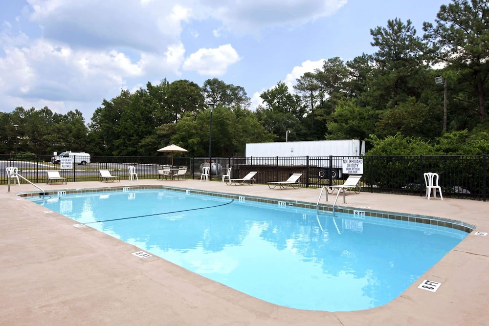 Days Inn By Wyndham Columbia 25/43