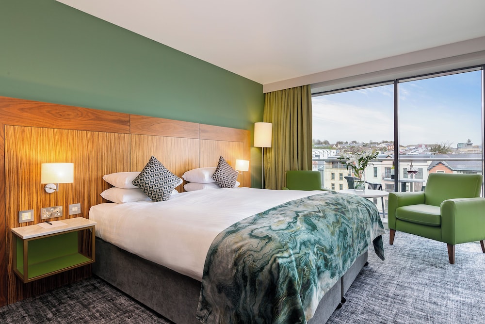Deluxe, Twin Beds, River View, Balcony 2/7