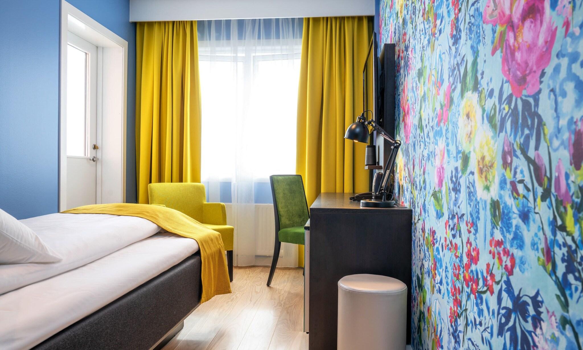 Room, Twin Beds