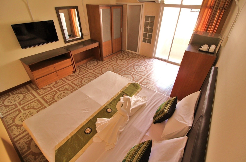 Ac Habitat Bangkok 43/58
