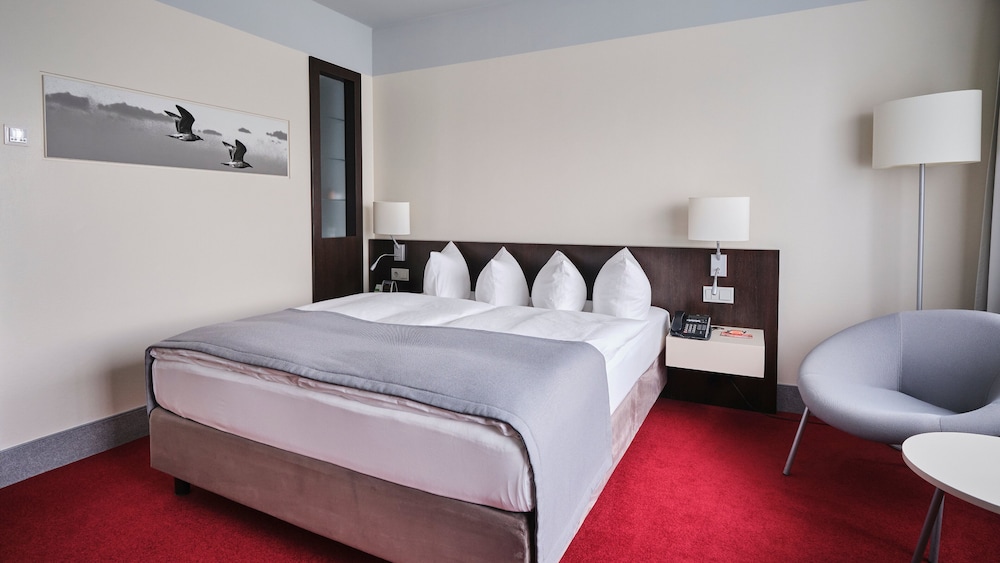 Holiday Inn Berlin Airport Conference Centre Formerly Holiday Inn Berlin International Airport 16/75