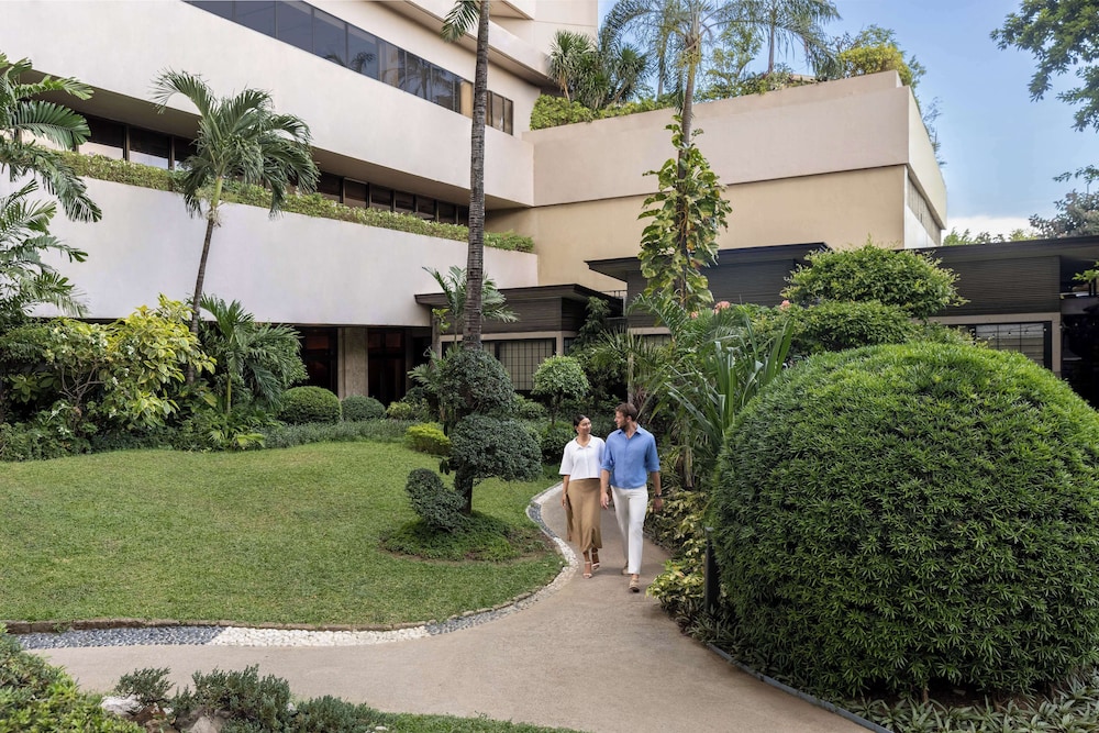 Dusit Thani Manila 69/72